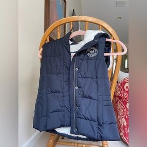 Abercrombie & Fitch Kids puffer Sherpa-lined vest with a hoodie